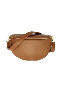 Sac en cuir tan en forme arrondie, avec un zip supérieur et une bandoulière réglable. Présente une texture subtile et des accents en métal doré.