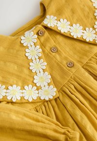 Next REGULAR FIT DAISY COLLAR  - Blusenkleid - ochre yellow