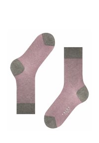 Calcetines hasta la pantorrilla en rosa claro con detalles en gris. Presentan refuerzos en los talones y las punteras, puños acanalados para mayor comodidad y una textura suave.