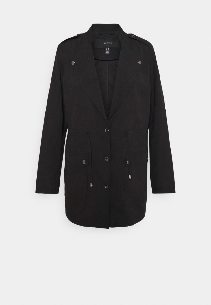 Svart kavajjacka med en strukturerad design, med silverfärgad knappdetalj och två framfickor. Tillverkad av ett mjukt tyg med en slät textur.