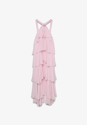 Vaaleanpunainen mekko, jossa on useita kerroksia röyhelöitä,olkaimeton kaula-aukko kukka-akentilla sekä haihtuva, pehmeä kangasrakennus.