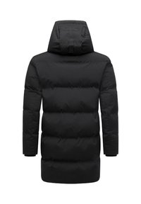 Melnā pūkainā jakā ar noņemamu kapuci, kurai ir izšūšanas dizains un garas piedurknes. Gluda sintētiska ārpuse, eleganta siluets.