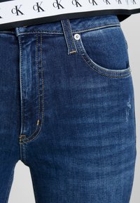 Calvin Klein Jeans Vaqueros pitillo - dark-blue denim