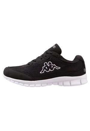 Czarny sneaker na sznurowadła z białą podeszwą i białym logo przedstawiającym dwie siedzące postacie z boku, przeznaczony do codziennego noszenia.