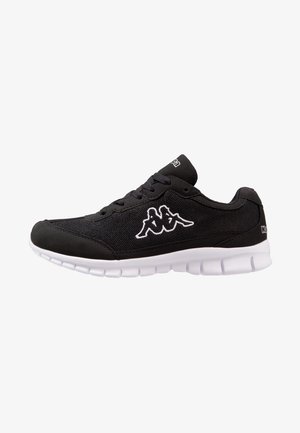 Zwarte vetersneaker met witte zool en wit logo van twee zittende figuren aan de zijkant, ontworpen voor casual gebruik.
