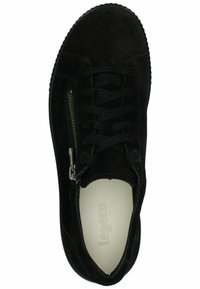 Czarne zamszowe sneakersy z okrągłym noskiem, płaską podeszwą i wiązanym designem. Posiadają boczny zamek błyskawiczny dla łatwego dostępu oraz wyściełaną wkładkę.