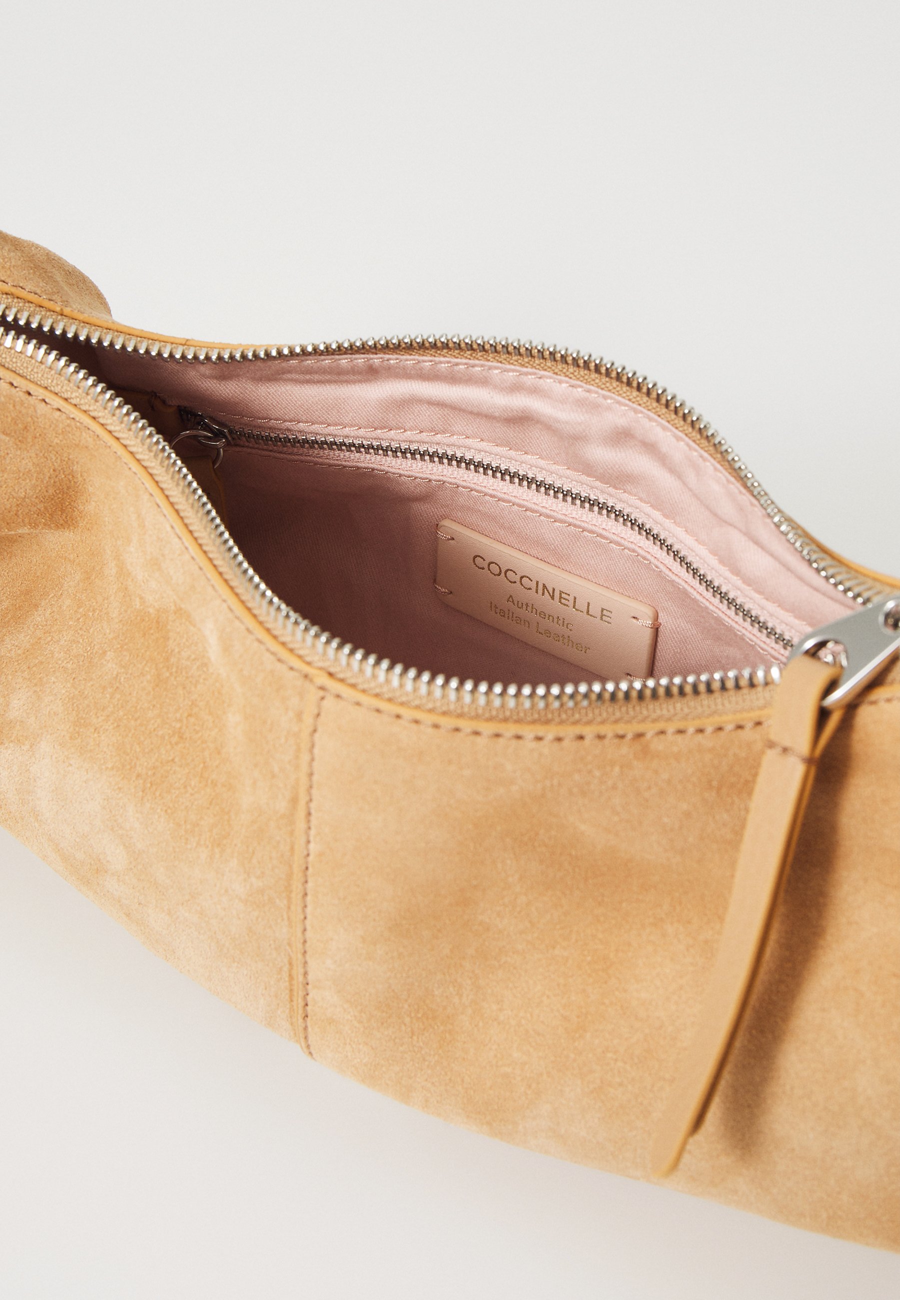 Coccinelle ABIGAIL - Geantă crossbody - sand/bej nisip - Zalando.ro