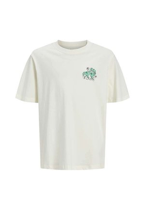 T-shirt blanc à manches courtes avec un petit motif vert représentant des notes de musique souriantes tenant des fleurs sur la partie supérieure gauche de la poitrine.
