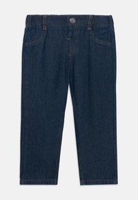 Pantalon en denim bleu foncé avec une taille élastique, fermeture à bouton et deux poches avant. Design à jambe droite avec des détails de couture visibles.