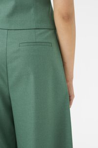 Gestuz CALLIA BARREL PANTS - Bukse - posy green melange