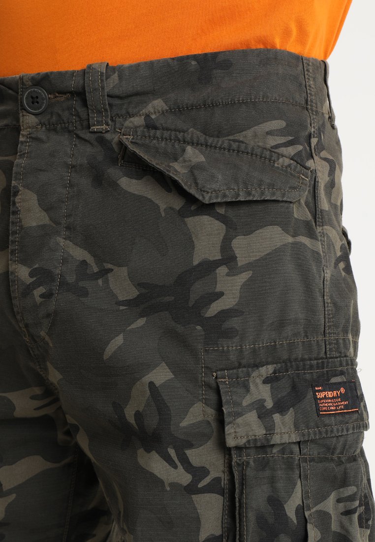 Superdry CORE LITE RIPSTOP CARGO - Shorts - alpine camo/kaki - Zalando.nl