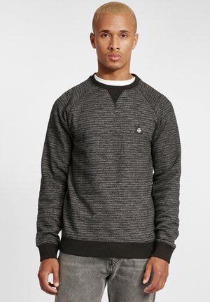 Maglione grigio con un motivo testurizzato, polsini e fondo a ribe nero, con un piccolo logo sul petto, scollo rotondo e maniche raglan.