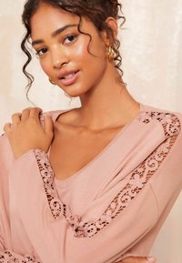 Friends Like These V NECK - Hosszú ujjú felső - beige crochet