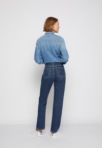 Pepe Jeans CELYN FROM US - Calças de ganga de perna direita - deep ocean blue vintage wash