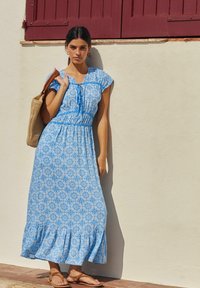 Next FRONT SHORT SLEEVE - Maksikleit - blue tile print