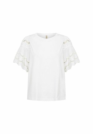 Weiße Bluse mit kurzen Ärmeln, rundem Ausschnitt und ausgestellten Spitzenärmeln mit gezackten Kanten und ausgeschnittenen Mustern.