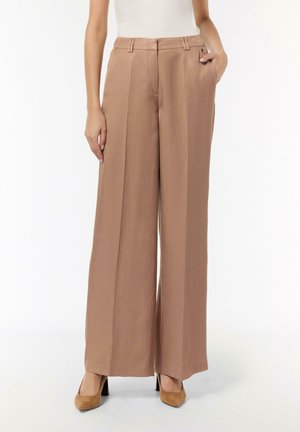 Wide-leg trousers in a soft brown fabric, featuring a smooth texture, tailored waistband, and side pockets for functionality.