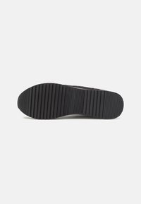 MICHAEL Michael Kors MONIQUE TRAINER - Joggesko - black/bronze