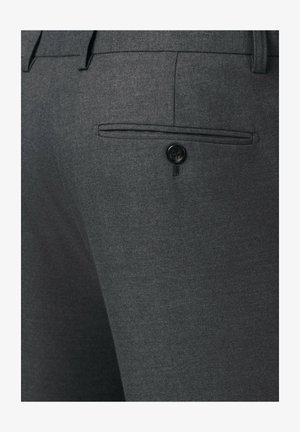 Szare dopasowane spodnie wykonane z fakturowanej tkaniny, z tylną kieszenią z czarnym guzikiem i gładkim wykończeniem.