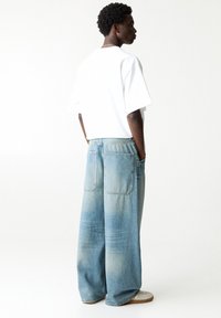 PULL&BEAR MEGA BAGGY - Traperice opuštenog kroja - stone blue denim