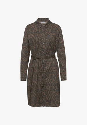 Robe-chemise à manches longues avec imprimé léopard marron et noir, poche poitrine, et ceinture assortie en tissu à la taille.