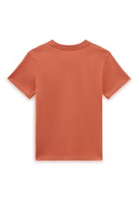 Kortærmet t-shirt i koral. Blødt bomuldsstof, rund halsudskæring, enkelt design, ingen mønstre eller accenter, lige skåret kant.
