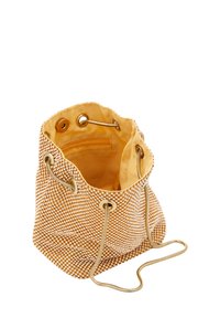 Żółta torebka typu bucket z ozdobami przypominającymi kamienie szlachetne, gładkim tekstylnym wykończeniem, zaciąganym zamknięciem i metalicznymi akcentami. Wewnątrz znajduje się kieszeń na zamek.