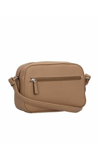 Sac crossbody beige en simili cuir texturé, avec une poche zippée à l'avant et une bandoulière réglable. Forme rectangulaire compacte.