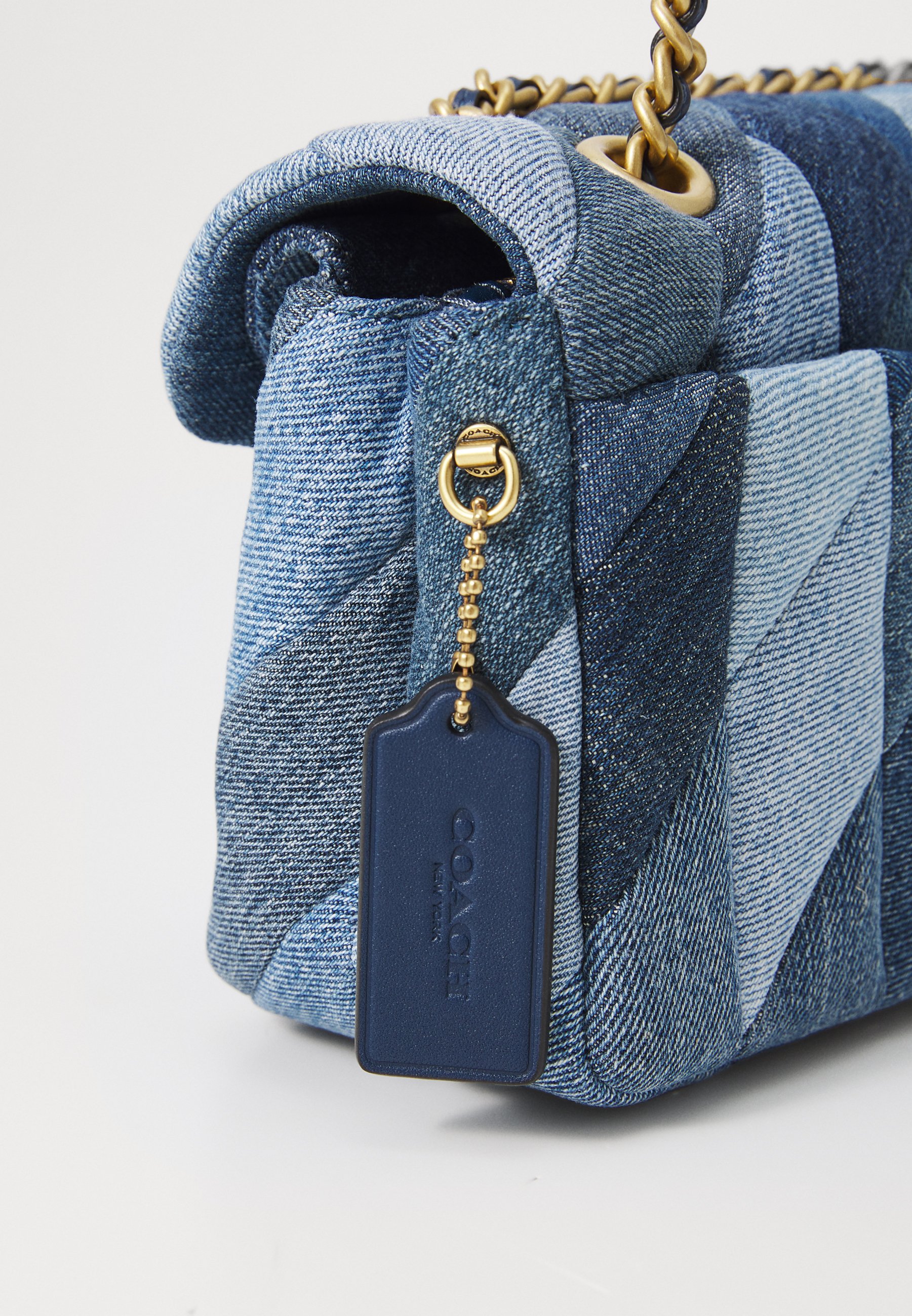 バッグ COACH LEGACY HANDBAG PATCHWORK DENIM COACH LEGACY HANDBAG PATCHWORK DENIM - メルカリ