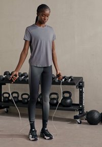 Nike Performance ONE CLASSIC  - Camiseta deportiva - iron grey