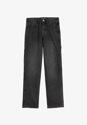 Sorte denim-jeans med lige ben, forrest med knap, lynlås, fem-lomme-design og bæltestropper, lagt fladt på hvid baggrund.
