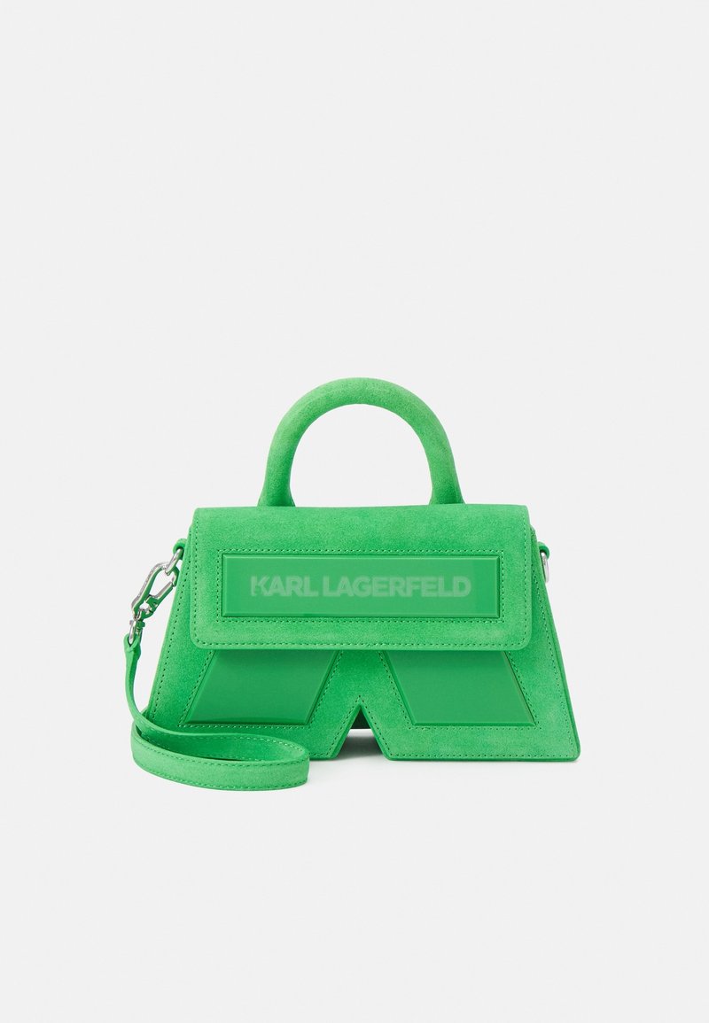 Petit sac à main vert avec poignée supérieure et bandoulière amovible, présentant le logo "KARL LAGERFELD" sur le rabat avant.