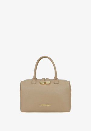 Borsa a mano in pelle beige con una texture liscia, forma arrotondata, doppi manici superiori e dettagli in ottone dorato. Logo visibile sul davanti.