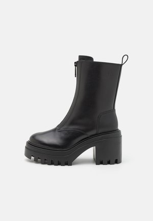 CHUNKY HEELED ZIP BOOT - Platform ankle boots - triple black