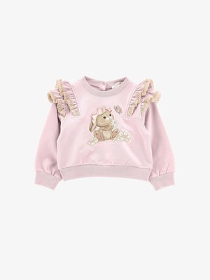 Šviesiai rožinis mažažandžio džemperis su nėrinių raukiniais ant pečių ir priekyje drugelio iliustracija, kurioje zuikis laiko margaičio gėles.