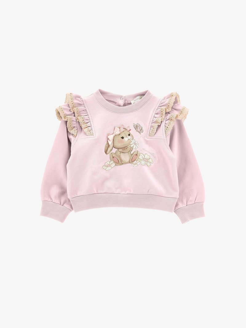 Világos rózsaszín kisgyermek pulóver csipkés fodros vállrésszel, elöl egy nyuszi, aki margarétákat és egy pillangót tart a kezében.