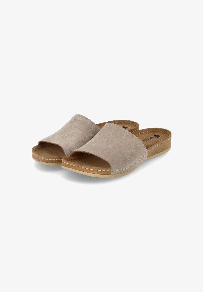 Beige suede sleehak sandalen met open teen, gevoerde inlegzool en een lichtgekleurde rubberen zool. Zichtbare stikseldetails aan de randen.