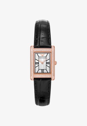 Orologio rettangolare in oro rosa con numeri romani neri, ghiera in cristallo, quadrante argento e cinturino in pelle nero.