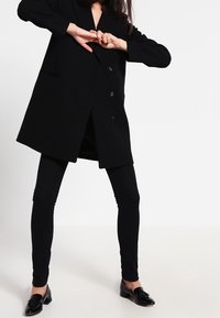 Sisley Kort kappa / rock - black