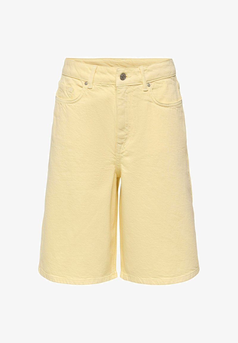 Short en jean jaune taille haute avec bouton devant, passants pour ceinture et deux poches avant, présenté sur fond blanc.
