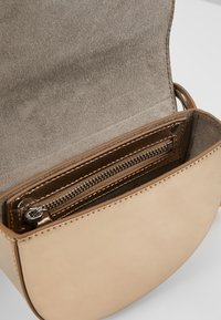 Liebeskind Berlin Marsupio - silver-coloured
