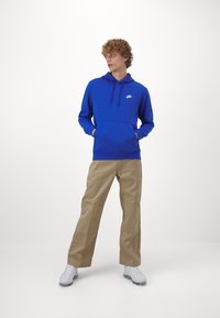 Nike Sportswear SPORTSWEAR CLUB FLEECE - Ikdienas džemperis - game royal