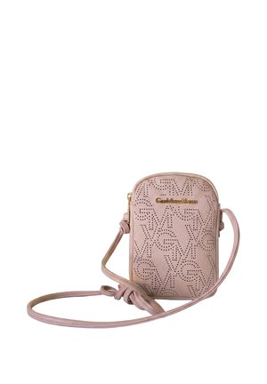 Piccola borsa a tracolla rosa chiaro con motivo traforato e logo dorato del marchio, con una sottile tracolla regolabile e chiusura con zip.