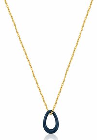 Collana in oro con un ciondolo ovale di colore blu scuro. Il ciondolo ha una superficie liscia e pende al centro della collana.