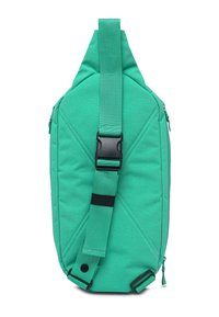 Borsa a tracolla teal con cinturino regolabile, fibbia in plastica nera e vani con zip su sfondo bianco.