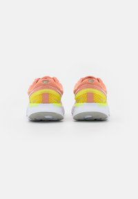 Nike Performance REACT MILER 3 - Sapatos para corrida em estrada - light madder root/white/atmosphere/volt/light iron ore/white