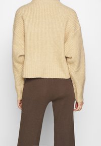 Gina Tricot Sweter