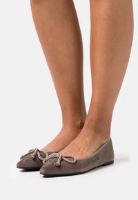 Pretty Ballerinas Klasické baleríny  - brown