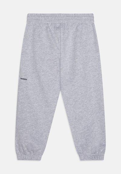 Pantalones de chándal grises hechos de una tela suave, con cintura elástica y puños fruncidos. Detalle de un pequeño logo en la pierna izquierda.
