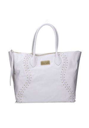 Borsa a spalla in pelle bianca con borchie dorate e dettagli di cucitura curva. Presenta manici doppi e chiusura a zip. Includa una placca con logo sul fronte.
